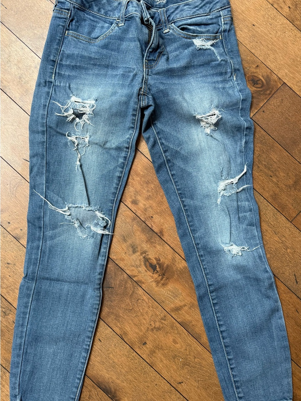 American Eagle stretch jegging size 8 Distressed Blue Women's Skinny Jeans